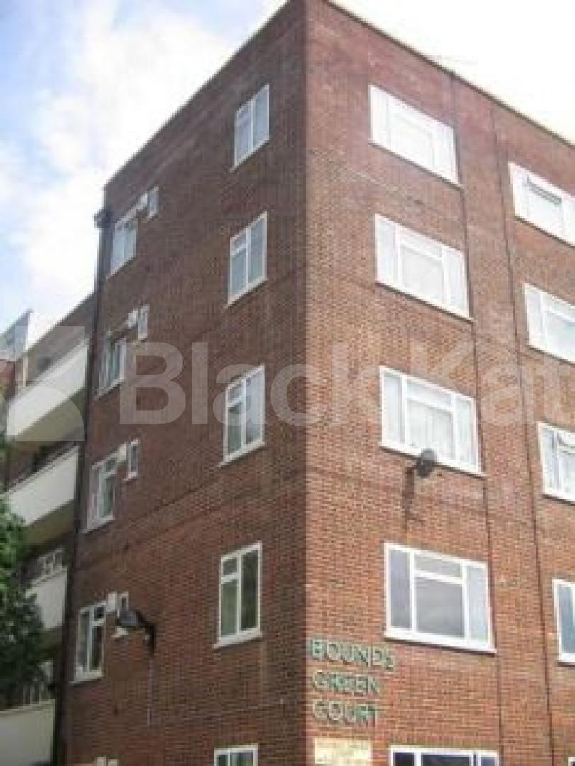 			NEW INSTRUTION, 3 Bedroom, 1 bath, 1 reception Flat			 Bounds Green Road, BOUNDS GREEN N11